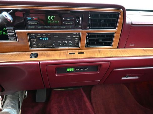 Used 1990 Lincoln Continental Signature image 13