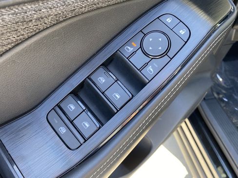 Used 2022 Nissan Rogue SV image 26