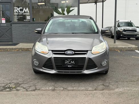 Used 2014 Ford Focus SE w/ SE Sport Package FWD image 2