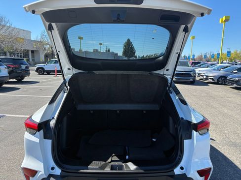 Used 2025 Buick Envista Preferred image 30