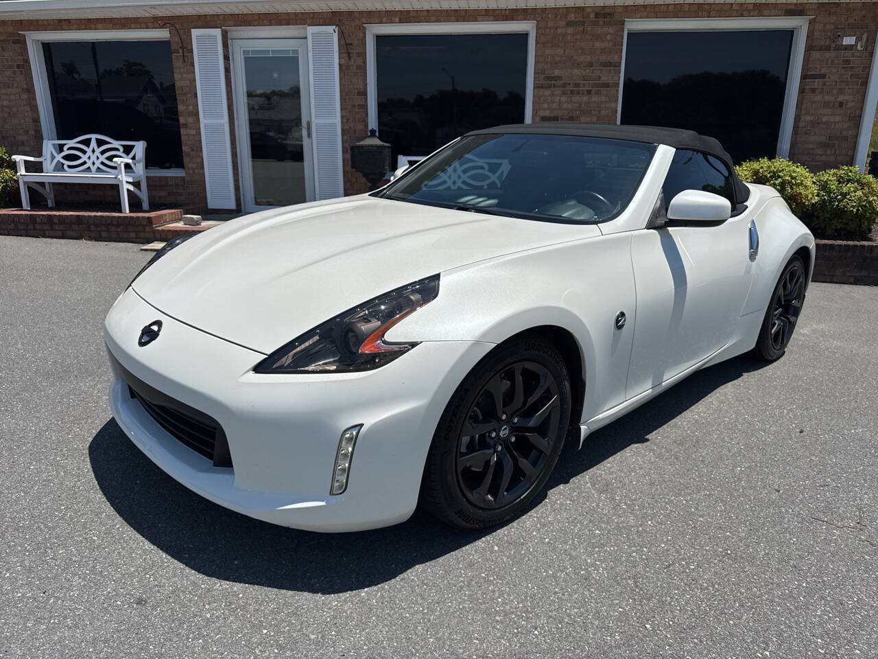 Used 2015 Nissan 370Z Touring RWD image 31