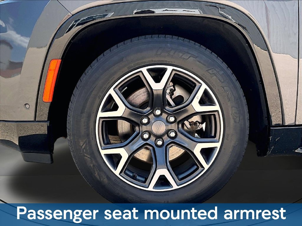 Used 2024 Jeep Wagoneer Series III AWD/4WD image 37