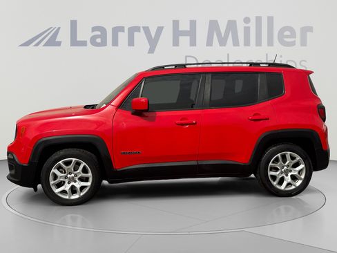 Used 2018 Jeep Renegade Latitude FWD image 2