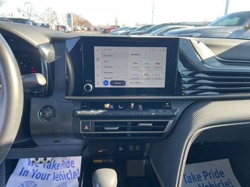 Used 2025 Toyota Camry SE image 16