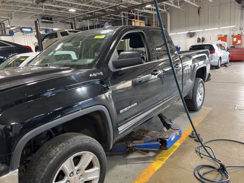 Used 2015 GMC Sierra 1500 SLE w/ SLE Value Package image 4