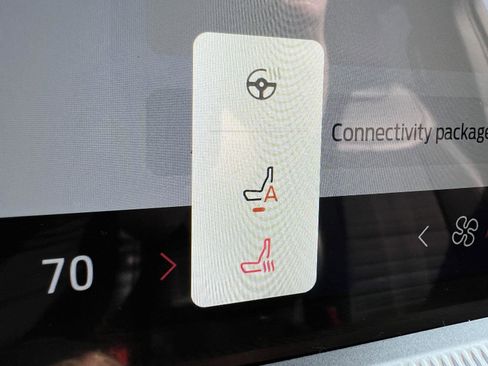 Used 2025 Ford Explorer ST-Line w/ Premium Package image 34