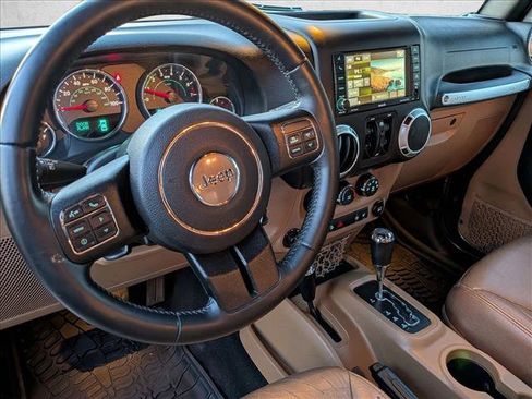 Used 2017 Jeep Wrangler Unlimited Sahara w/ Connectivity Group image 10