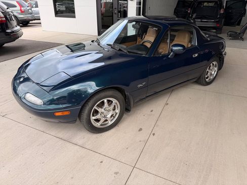Used 1994 MAZDA MX-5 Miata RWD image 3