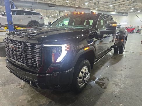 New 2026 GMC Sierra 3500 Denali Ultimate AWD/4WD image 3