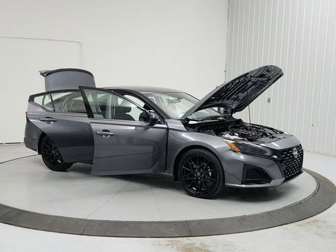 New 2026 Nissan Altima 2.5 SR w/ SR Midnight Edition Package FWD image 9