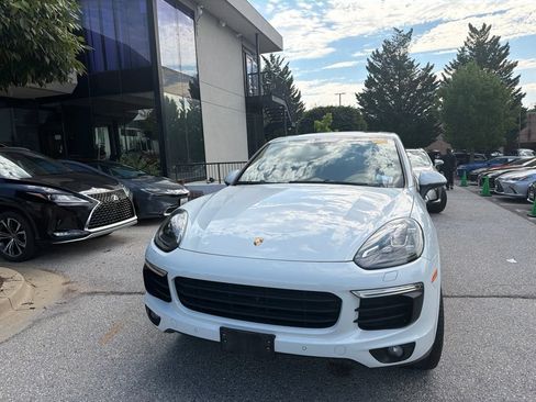 Used 2017 Porsche Cayenne S AWD/4WD image 2