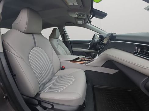 Used 2023 Toyota Camry SE image 14