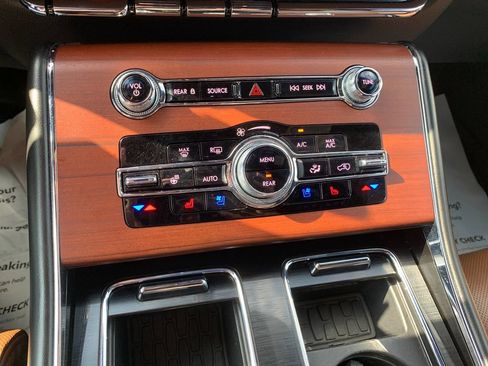 Used 2022 Lincoln Aviator Reserve w/ Equipment Group 201A AWD/4WD image 23