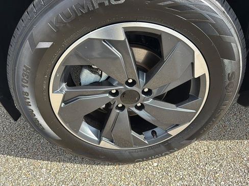 Used 2024 Nissan Rogue SV image 9