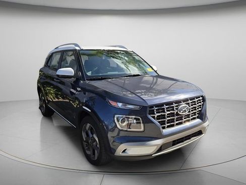 Used 2024 Hyundai Venue Limited FWD image 4