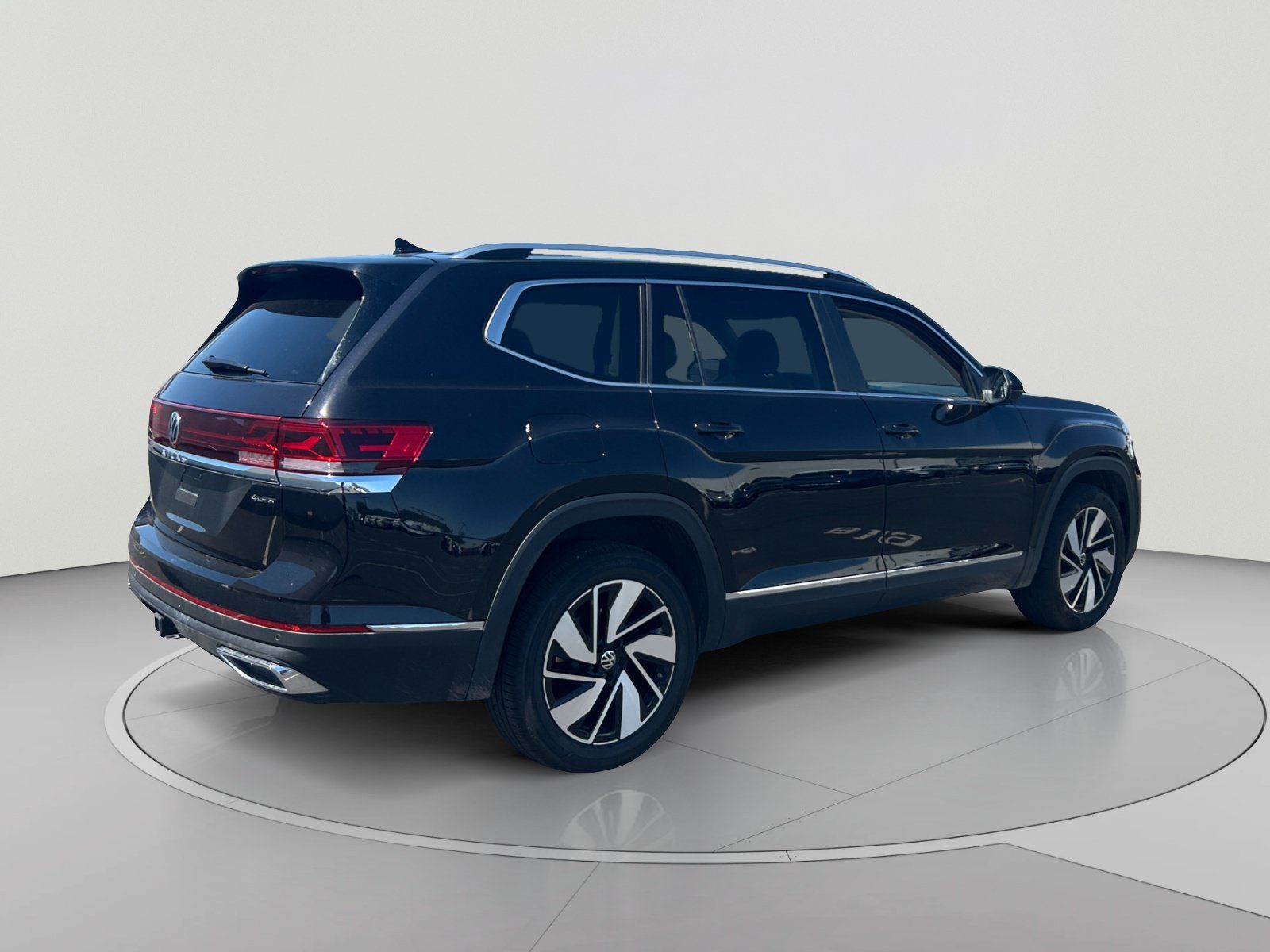Certified 2025 Volkswagen Atlas SEL AWD/4WD image 5