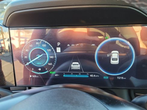 Certified 2025 Hyundai Elantra SEL image 9