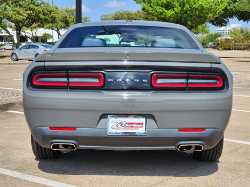 Used 2019 Dodge Challenger SXT image 3