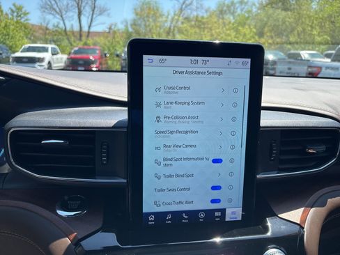 Used 2022 Ford Explorer King Ranch w/ Premium Technology Package image 19