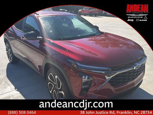 Used 2025 Chevrolet Trax RS w/ Driver Confidence Package FWD image 1
