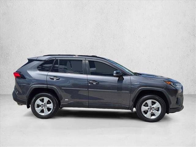 Used 2020 Toyota RAV4 XLE w/ Convenience Package AWD/4WD image 4
