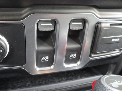 Used 2020 Jeep Wrangler Sport AWD/4WD image 31