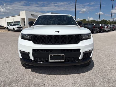 New 2025 Jeep Grand Cherokee L Limited w/ Black Appearance Package image 8