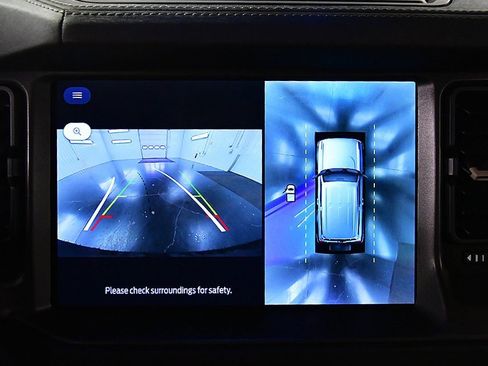 Used 2025 Ford Bronco Badlands image 25