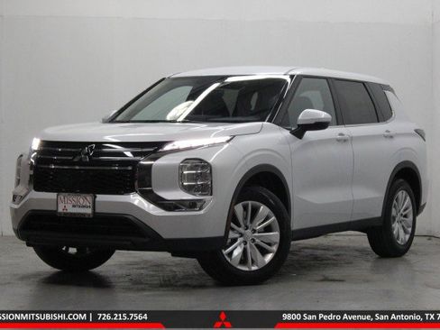 New 2026 Mitsubishi Outlander ES image 1