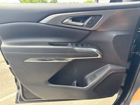 Used 2025 Chevrolet Traverse LT FWD image 12