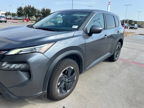 Used 2025 Nissan Rogue SV AWD/4WD image 1