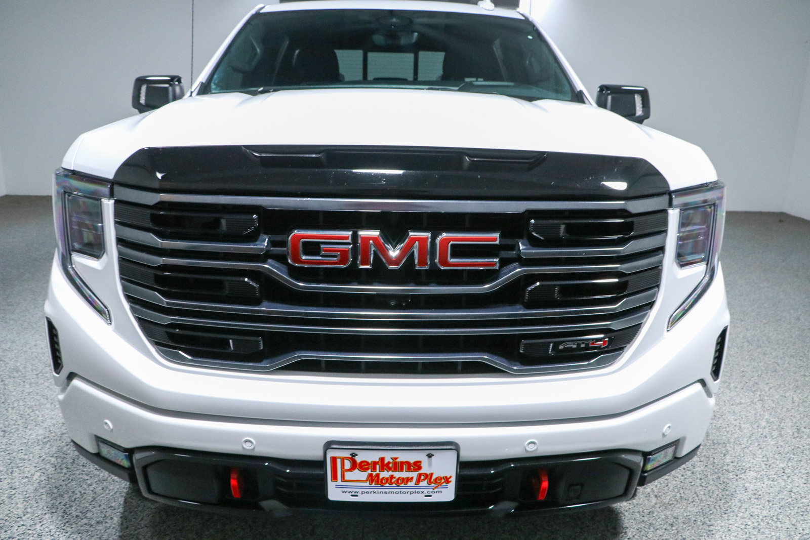 Used 2025 GMC Sierra 1500 AT4 w/ AT4 Premium Package AWD/4WD image 4