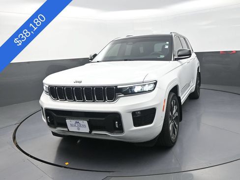 Used 2024 Jeep Grand Cherokee Overland w/ Luxury Tech Group IV AWD/4WD image 4