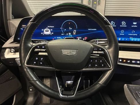 Certified 2025 Cadillac Optiq Sport 1 w/ LPO, ONYX Package AWD/4WD image 14