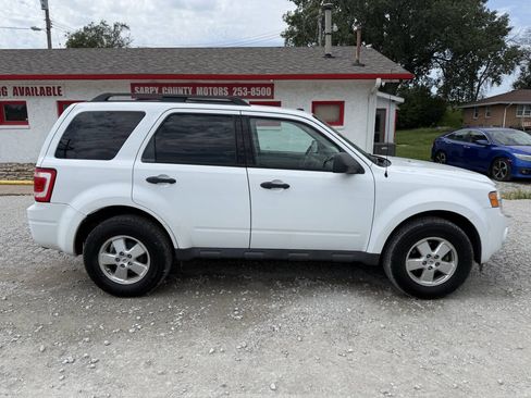 Used 2011 Ford Escape XLT w/ Class II Trailer Tow Pkg AWD/4WD image 2