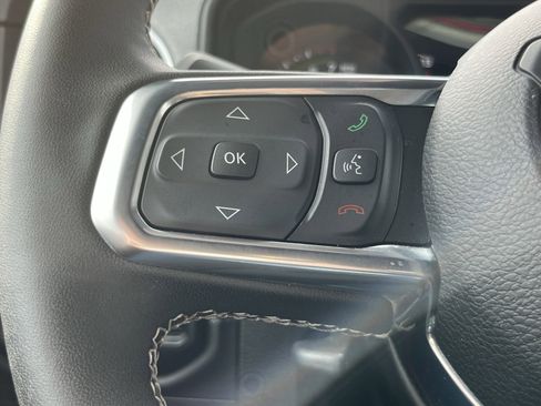 Used 2025 Jeep Wrangler Unlimited Sahara w/ Safety Group image 19