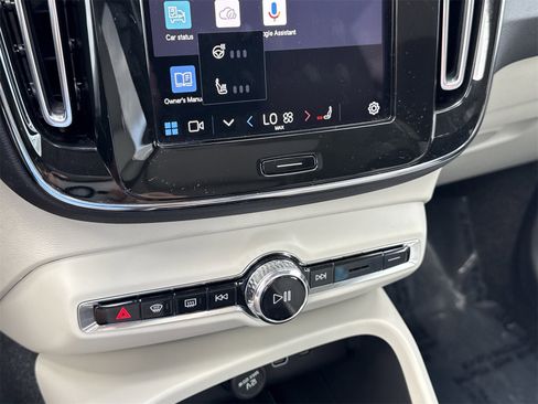 Used 2025 Volvo XC40 B5 Plus w/ Protection Package Premier image 21