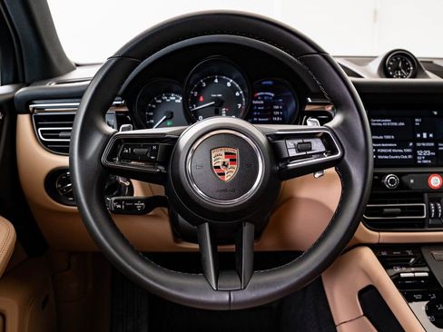 Certified 2025 Porsche Macan AWD/4WD image 40