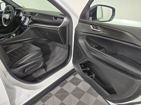 Used 2023 Jeep Grand Cherokee Altitude image 41