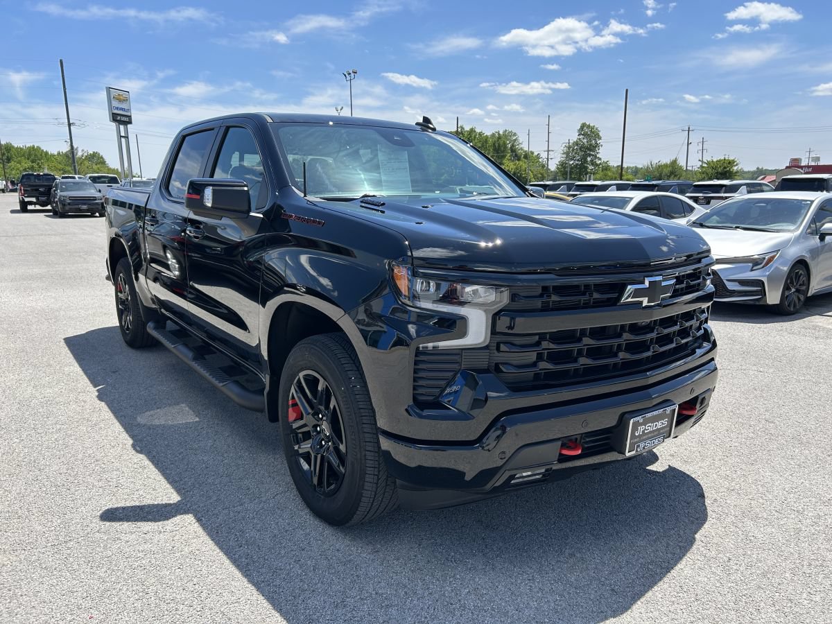 Used 2025 Chevrolet Silverado 1500 RST w/ Redline Edition AWD/4WD image 2