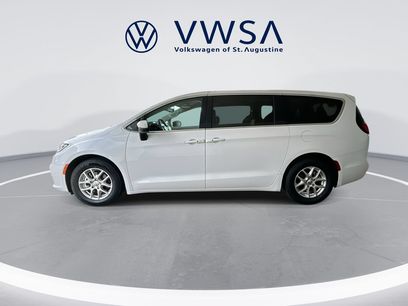 Used 2023 Chrysler Pacifica Touring-L