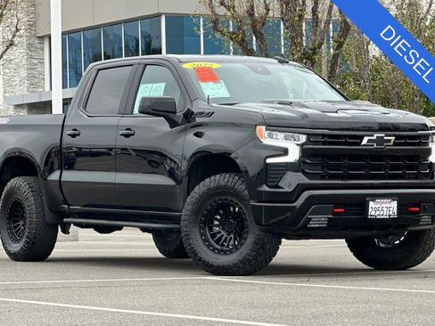 Used 2025 Chevrolet Silverado 1500 LT Trail Boss w/ LPO, Dark Essentials Package AWD/4WD image 2