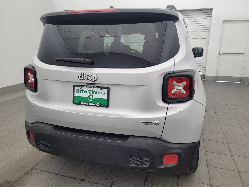 Used 2016 Jeep Renegade Latitude w/ Popular Equipment Group FWD image 7