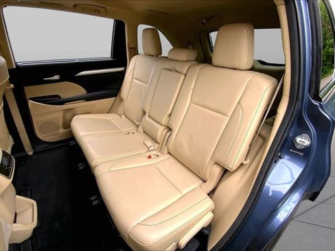 Used 2014 Toyota Highlander XLE AWD/4WD image 21