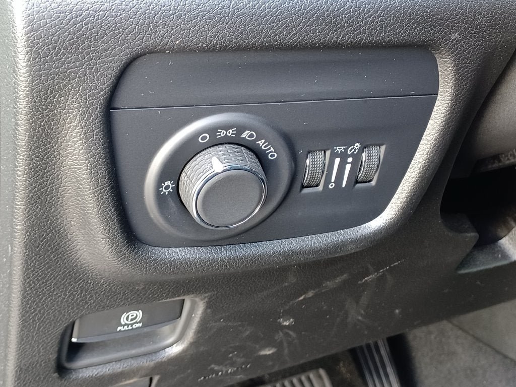 Used 2024 Jeep Grand Cherokee Altitude AWD/4WD image 9