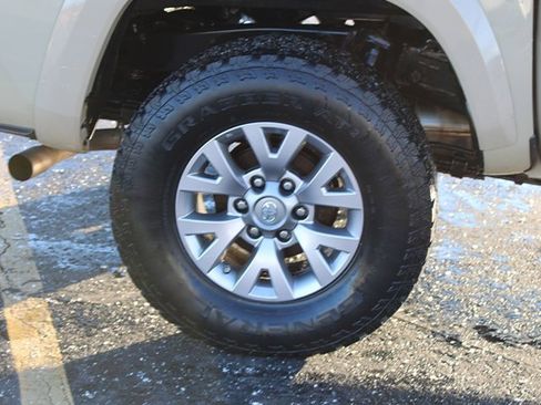 Used 2017 Toyota Tacoma SR5 w/ Tow Package image 8