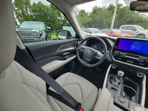 Used 2026 Toyota Grand Highlander XLE FWD image 7