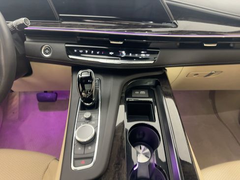 Used 2023 Cadillac Escalade ESV Premium Luxury image 17