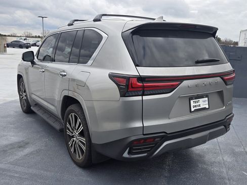 Used 2023 Lexus LX 600 4WD w/ Luxury Package image 4