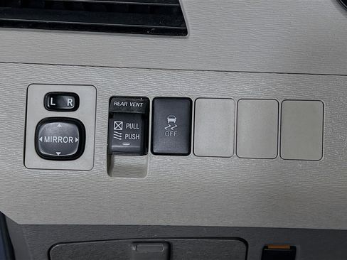 Used 2014 Toyota Sienna XLE image 12